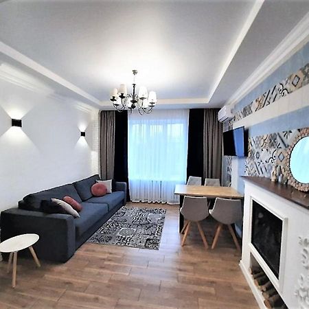 2 Bdr Apartment Near Gorky Park, Center خاركيف المظهر الخارجي الصورة