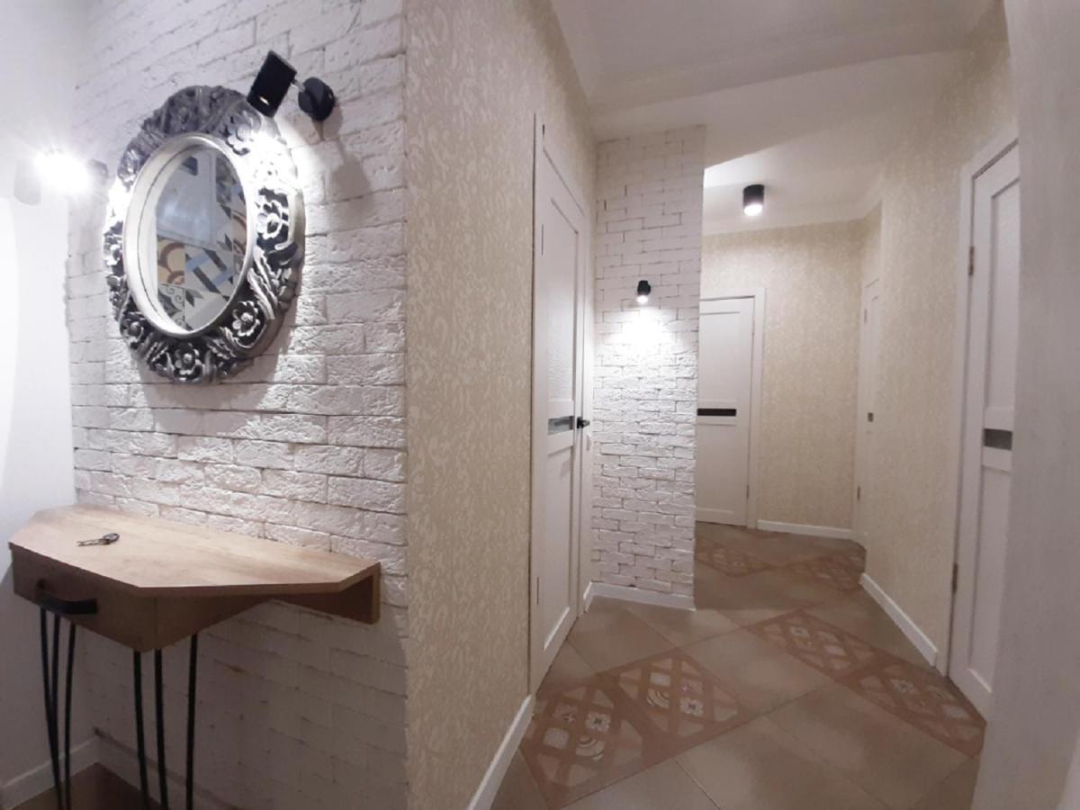 2 Bdr Apartment Near Gorky Park, Center خاركيف المظهر الخارجي الصورة